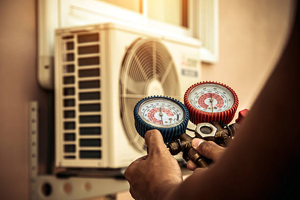 Professional Ac Installation technician working in Mineola, NY